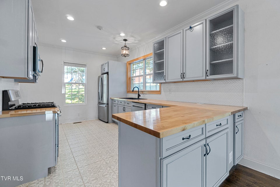 Photo #15: 706 Carson Street