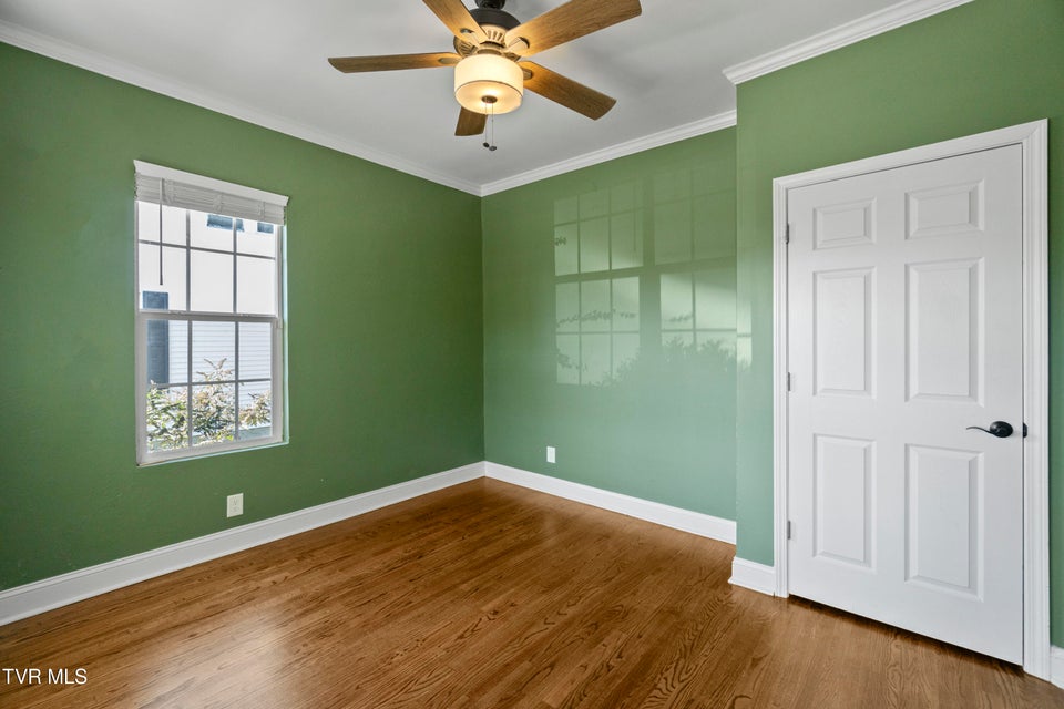 Photo #17: 706 Carson Street