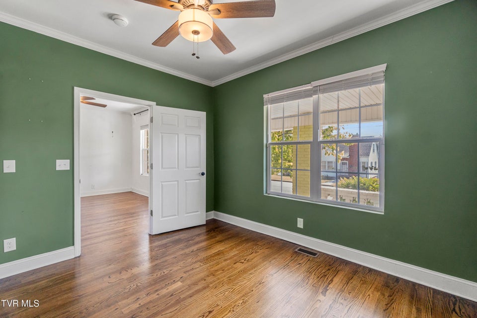 Photo #19: 706 Carson Street