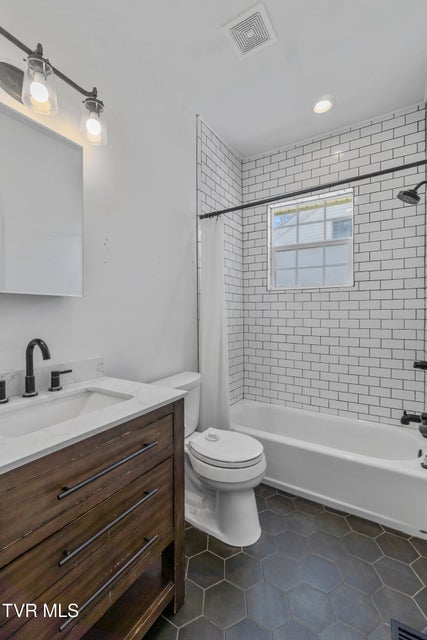 Photo #20: 706 Carson Street