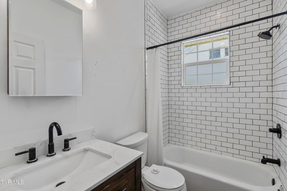 Photo #21: 706 Carson Street