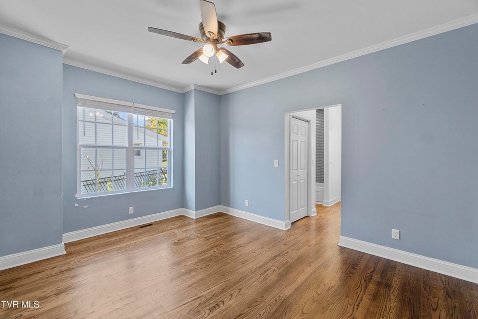 Photo #23: 706 Carson Street