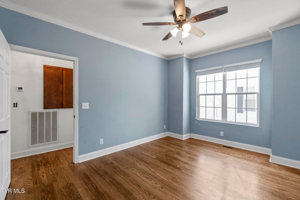 Photo #24: 706 Carson Street