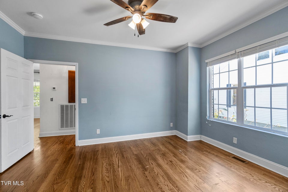 Photo #25: 706 Carson Street