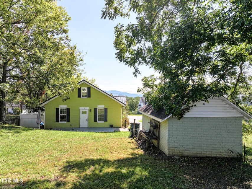 Photo #32: 706 Carson Street