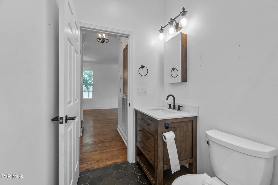 Photo #22: 706 Carson Street