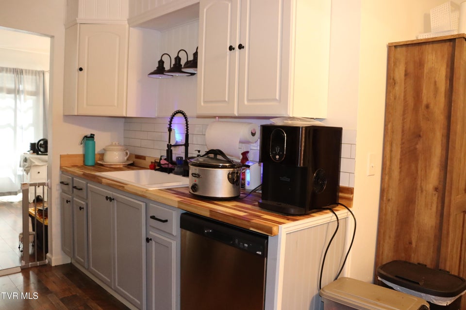 Photo #10: 48 Laurel Ridge