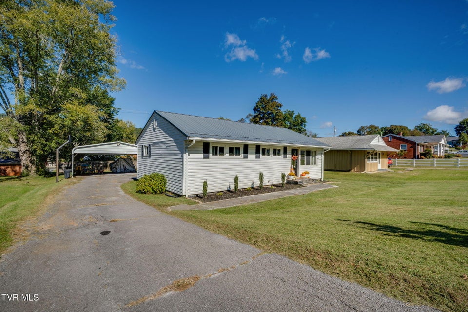 Photo #2: 717 Douglas Drive