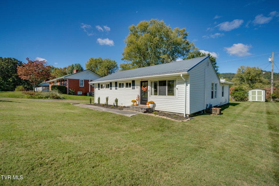 Photo #3: 717 Douglas Drive