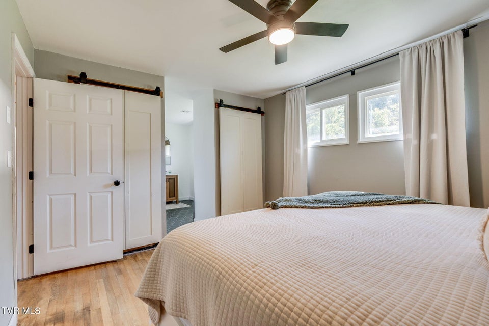 Photo #15: 717 Douglas Drive