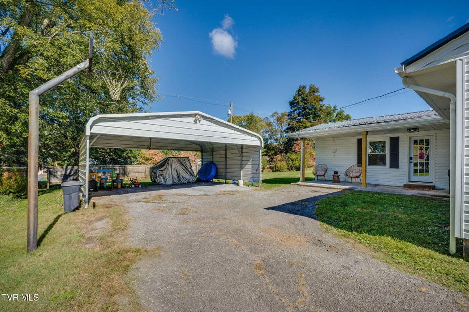 Photo #21: 717 Douglas Drive