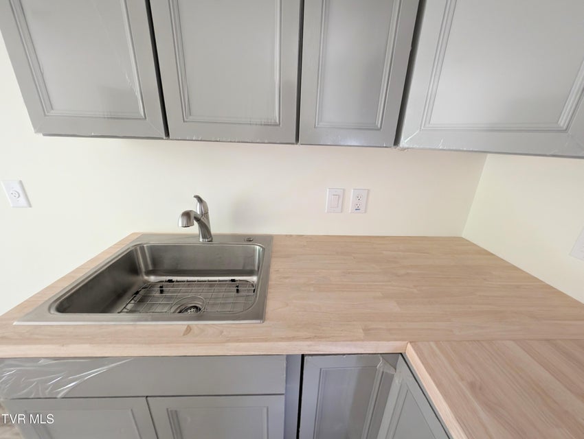 Photo #17: 127 Bartley Street