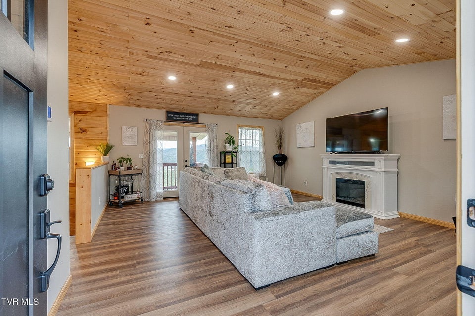 Photo #5: 117-135 Ridgeview Drive