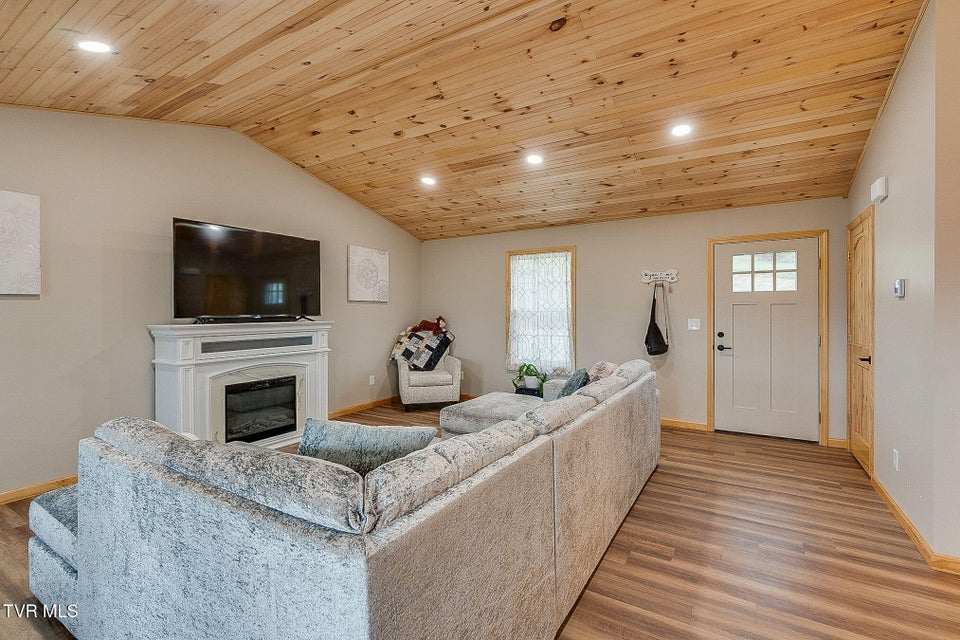 Photo #6: 117-135 Ridgeview Drive