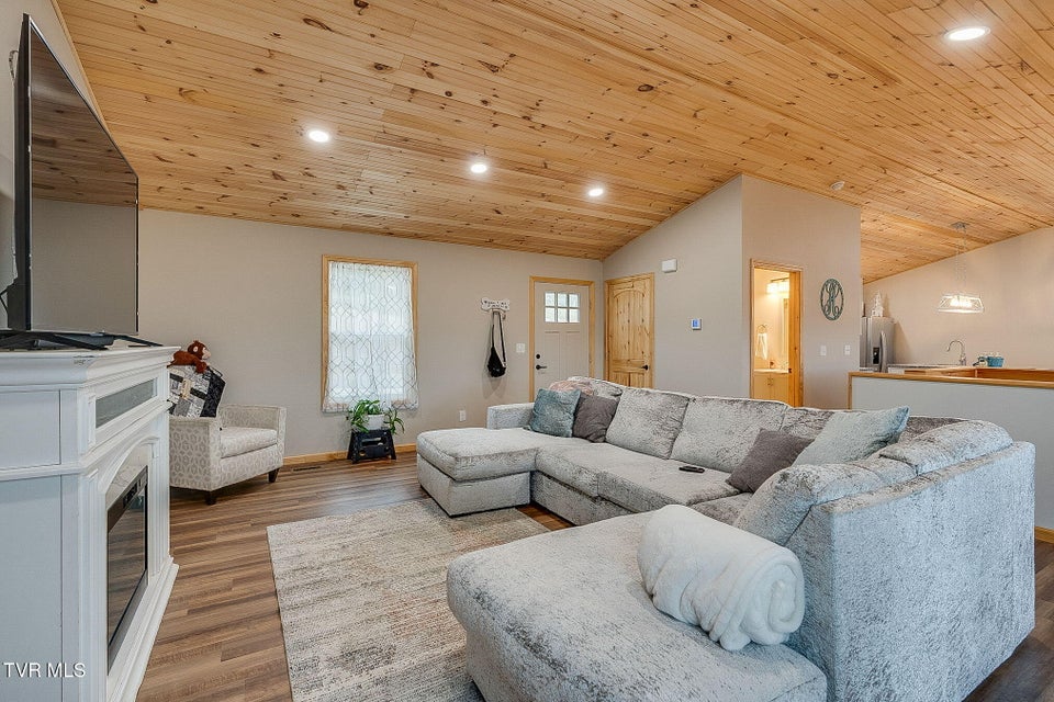 Photo #7: 117-135 Ridgeview Drive