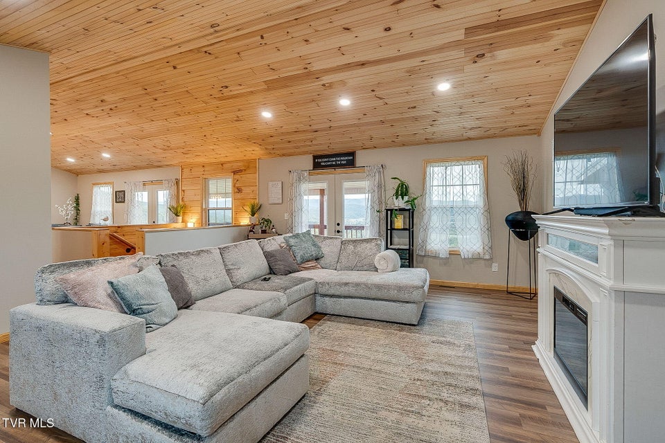 Photo #8: 117-135 Ridgeview Drive