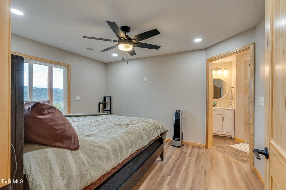 Photo #18: 117-135 Ridgeview Drive