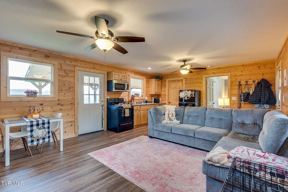 Photo #40: 117-135 Ridgeview Drive