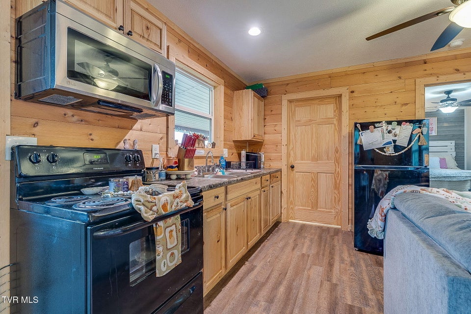 Photo #41: 117-135 Ridgeview Drive