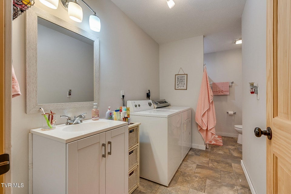 Photo #45: 117-135 Ridgeview Drive