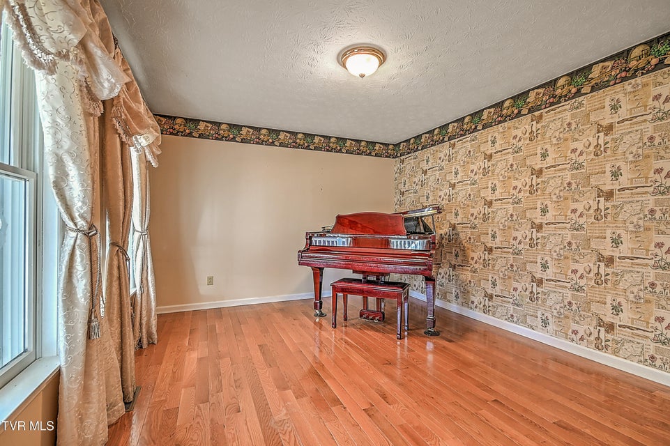 Photo #6: 410 Lakeridge Street