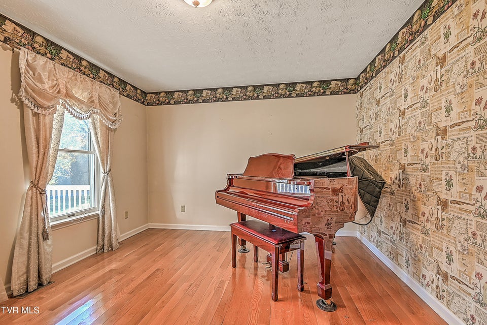 Photo #7: 410 Lakeridge Street