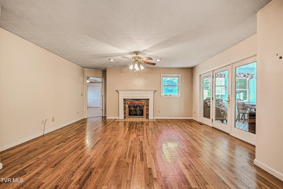 Photo #3: 410 Lakeridge Street