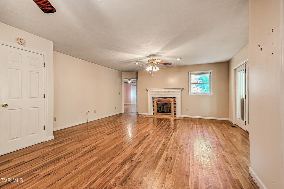 Photo #12: 410 Lakeridge Street