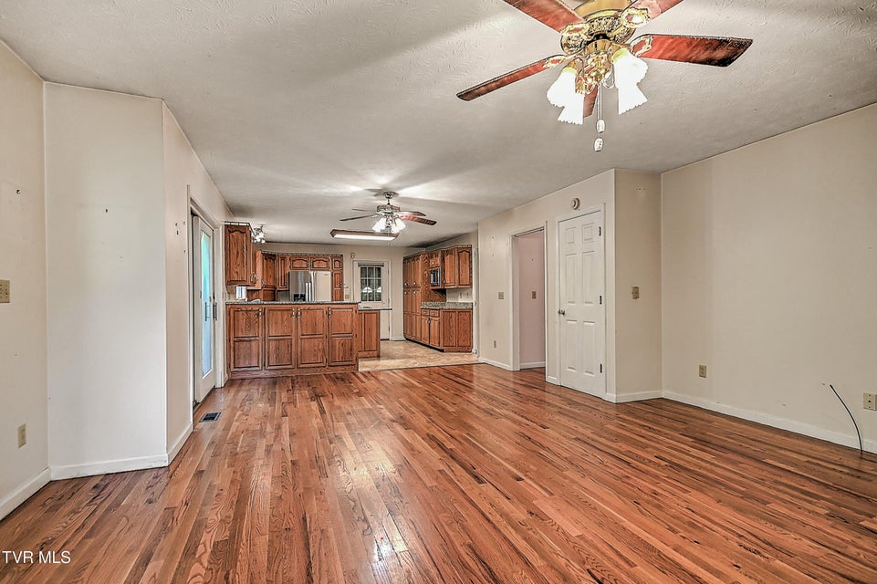 Photo #13: 410 Lakeridge Street