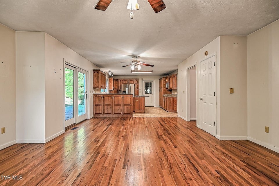 Photo #14: 410 Lakeridge Street