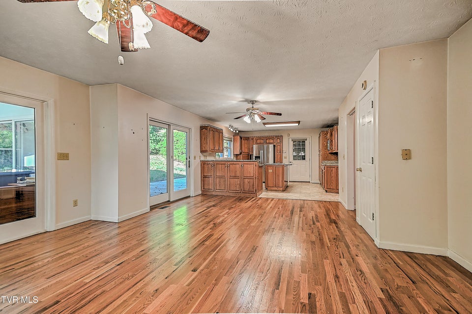 Photo #15: 410 Lakeridge Street