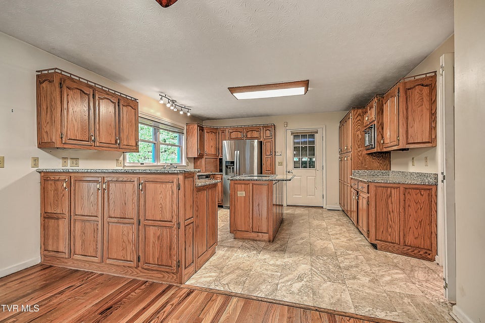 Photo #16: 410 Lakeridge Street