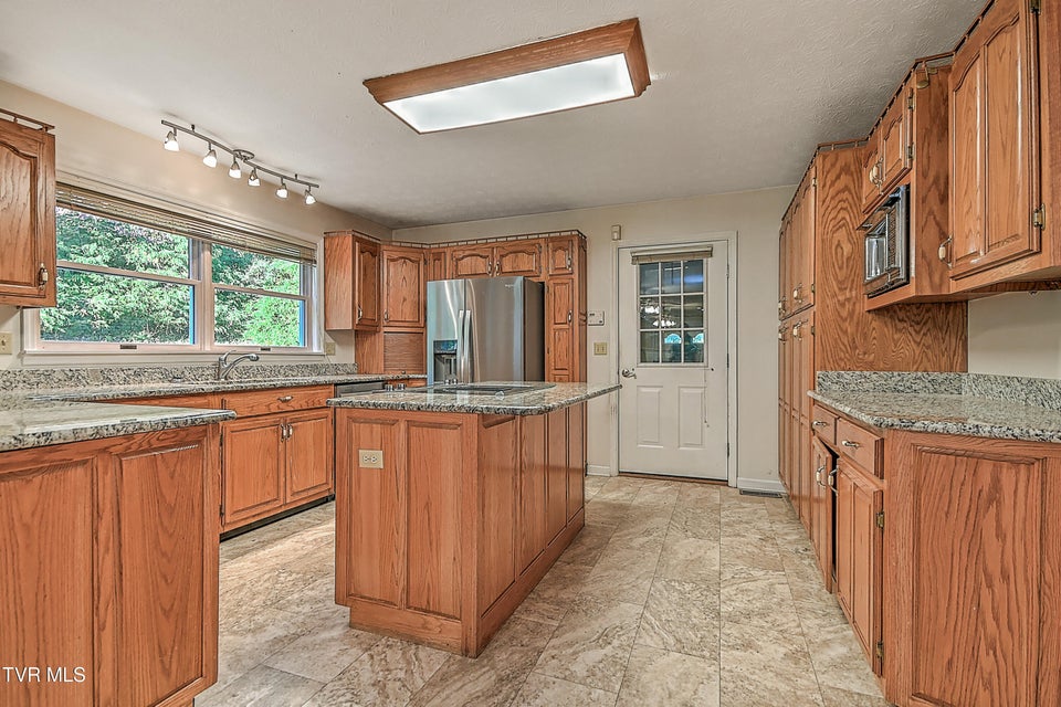 Photo #17: 410 Lakeridge Street