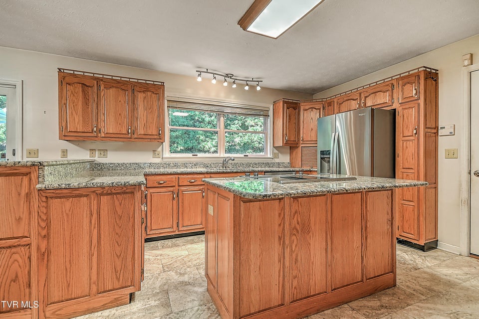 Photo #18: 410 Lakeridge Street