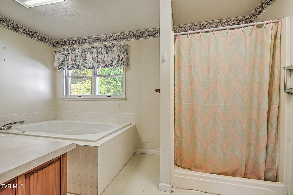 Photo #25: 410 Lakeridge Street