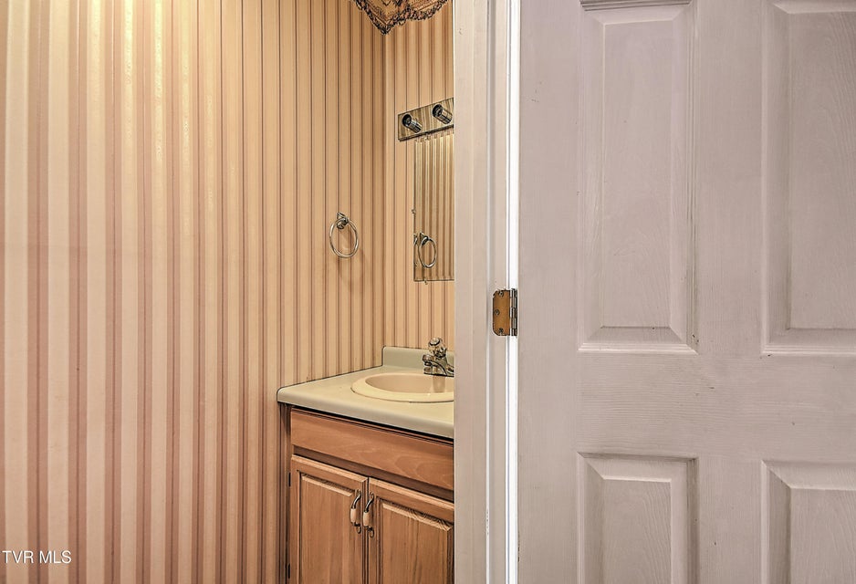 Photo #27: 410 Lakeridge Street