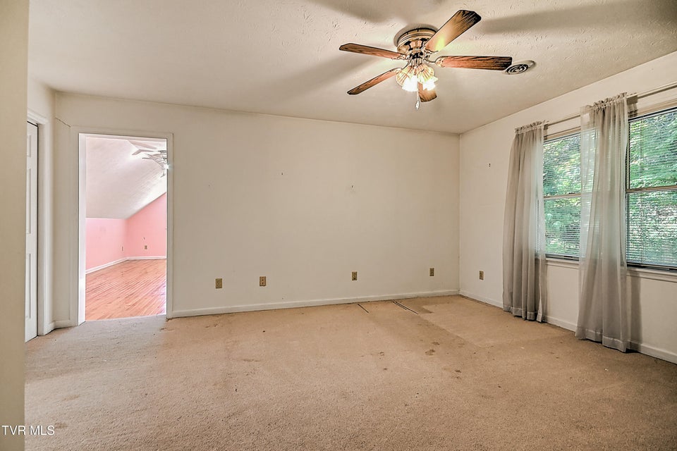 Photo #29: 410 Lakeridge Street