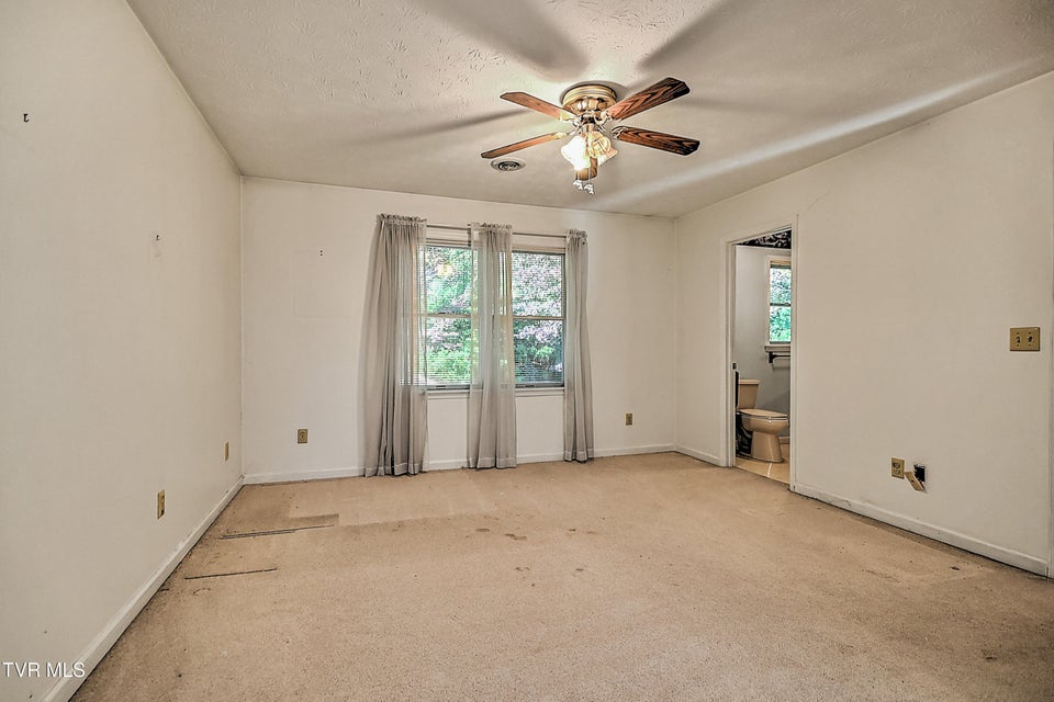 Photo #31: 410 Lakeridge Street