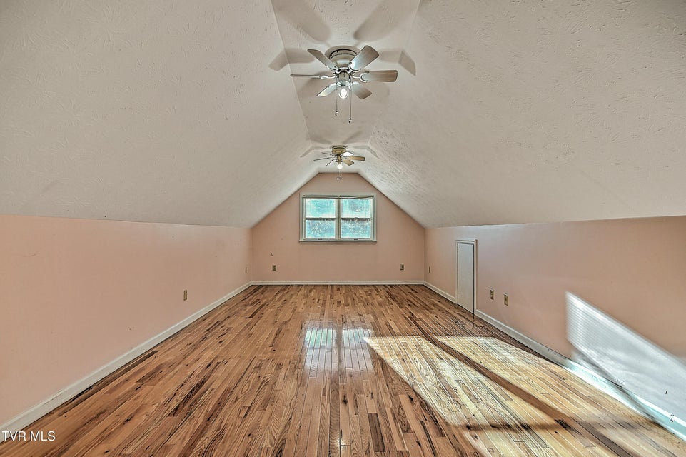 Photo #32: 410 Lakeridge Street