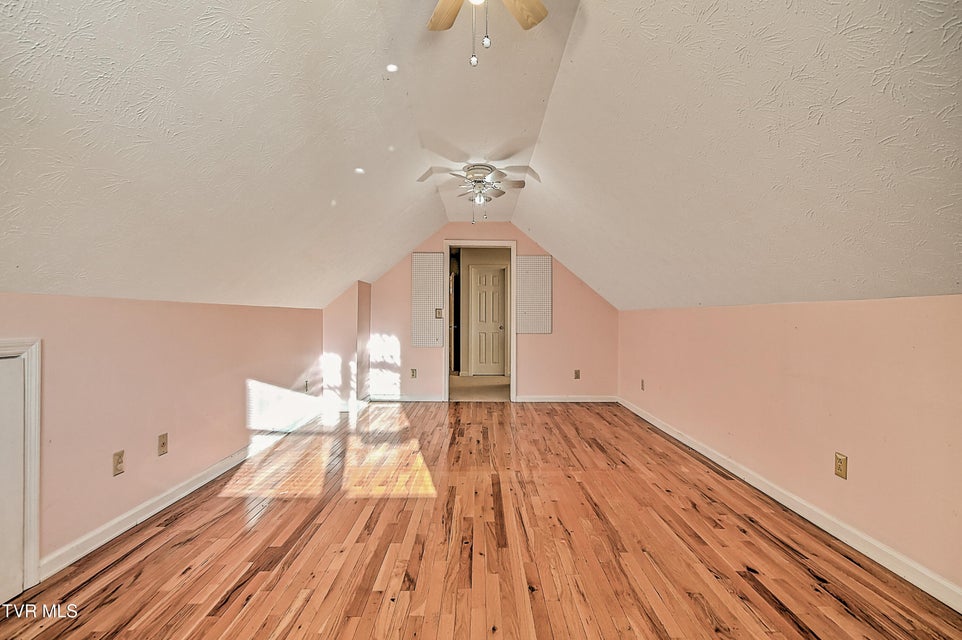 Photo #33: 410 Lakeridge Street