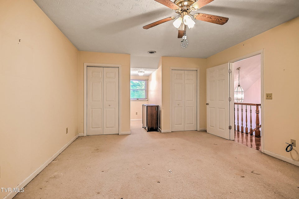 Photo #37: 410 Lakeridge Street