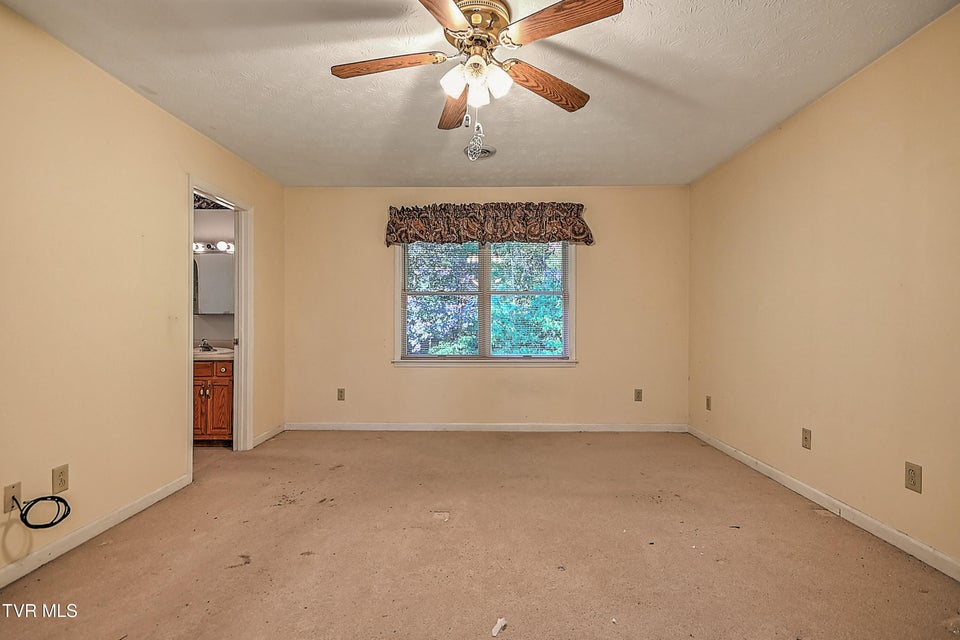 Photo #38: 410 Lakeridge Street