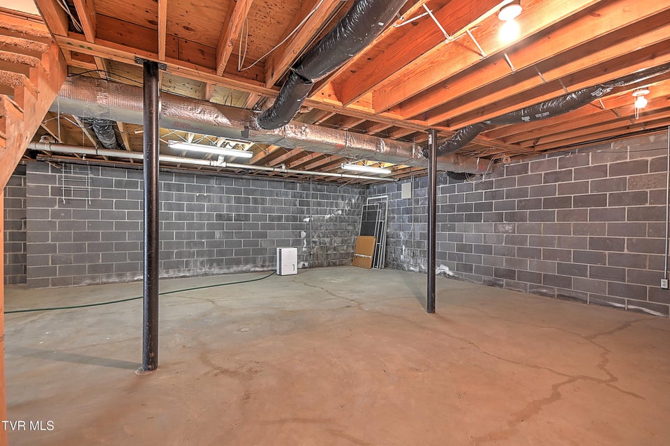 Photo #40: 410 Lakeridge Street