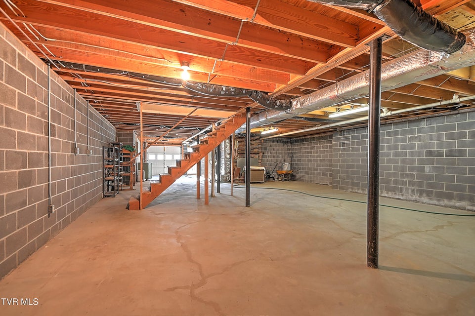 Photo #41: 410 Lakeridge Street