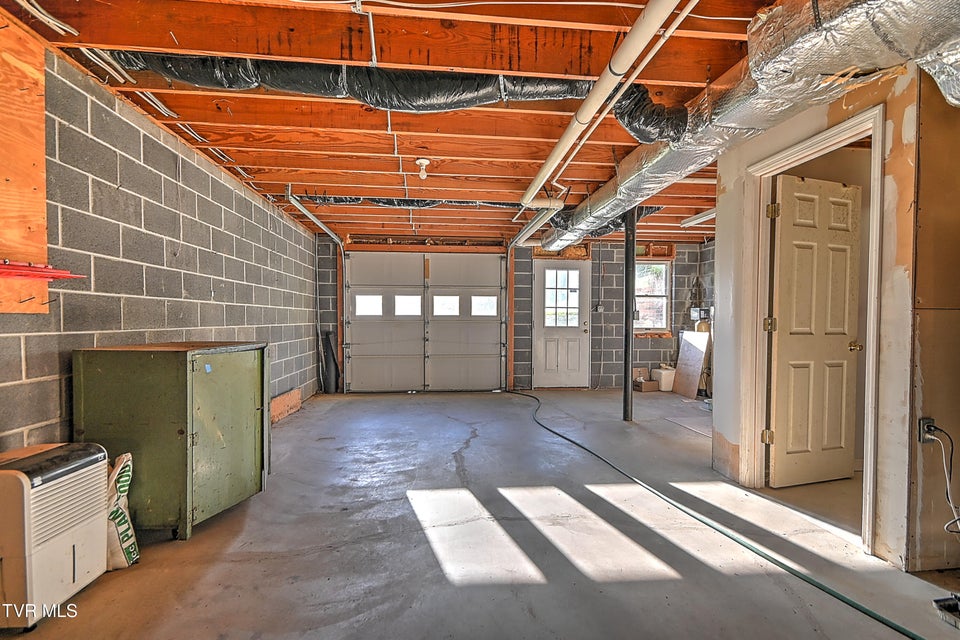 Photo #43: 410 Lakeridge Street