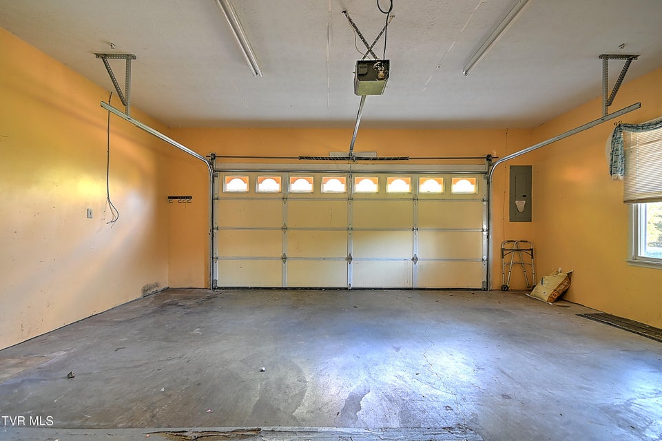 Photo #45: 410 Lakeridge Street