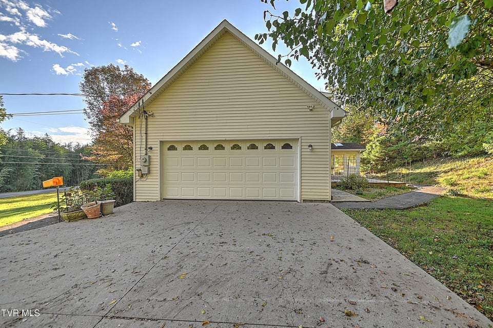 Photo #46: 410 Lakeridge Street