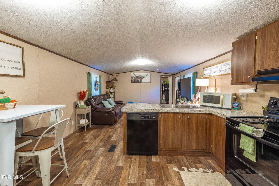 Photo #11: 2939 Yuma Road