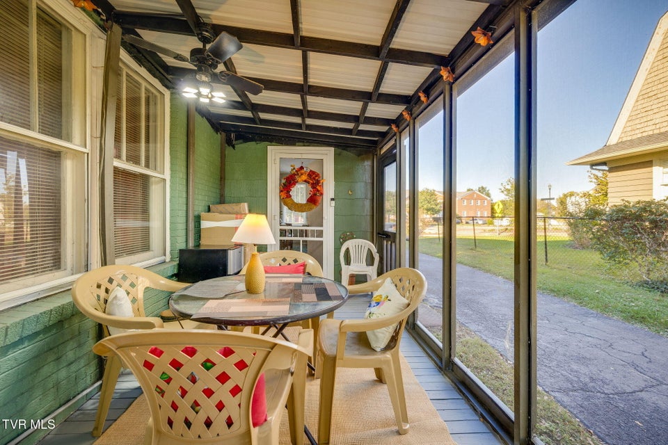 Photo #34: 813 Watauga Street