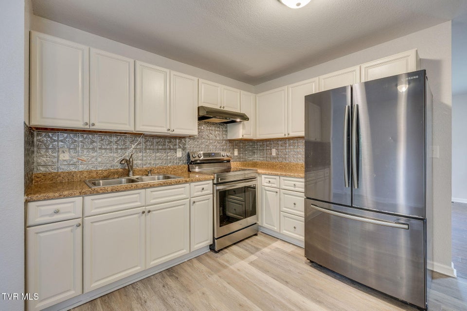 Photo #12: 714 Maple Street